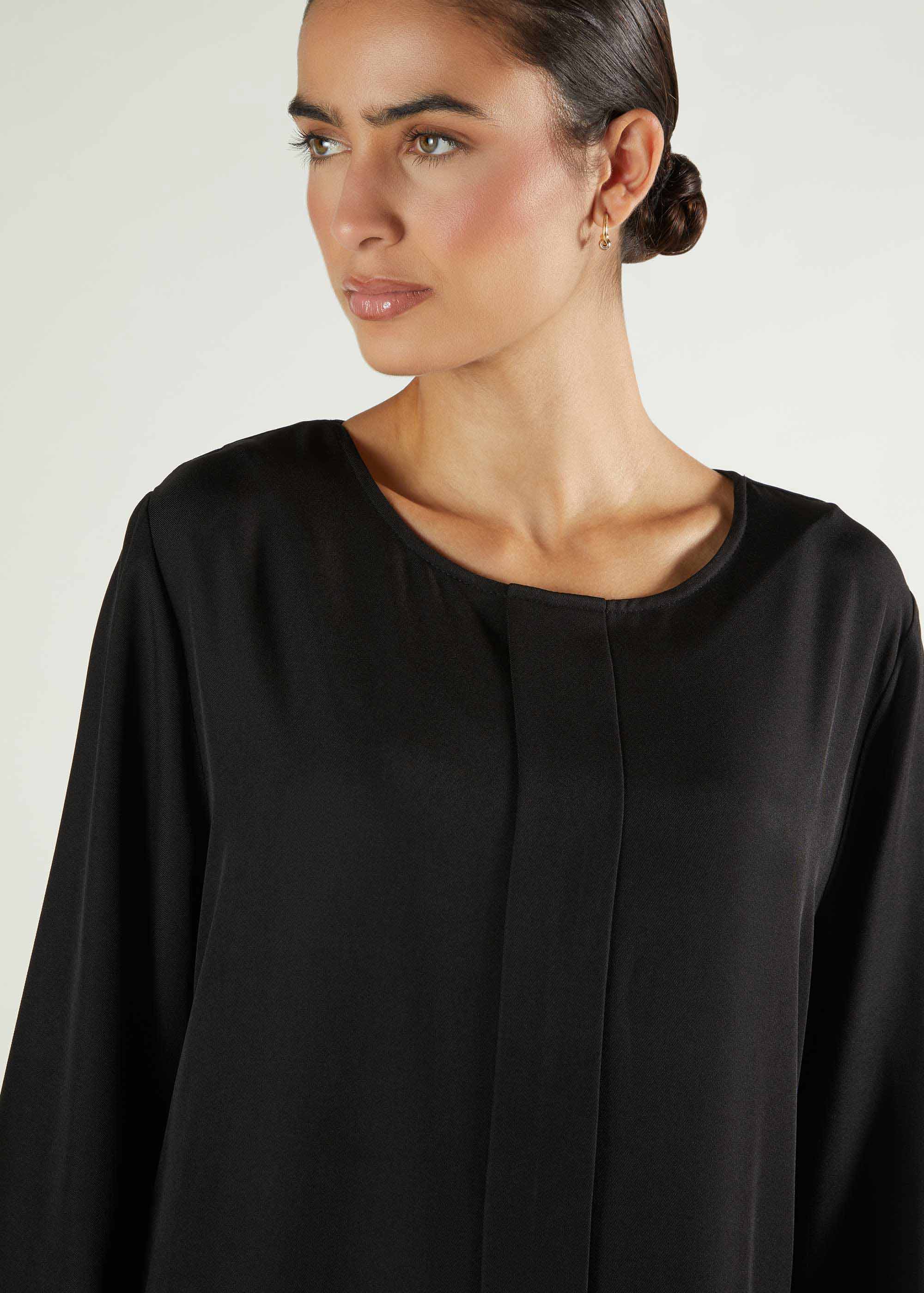 Box Pleat Abaya Black